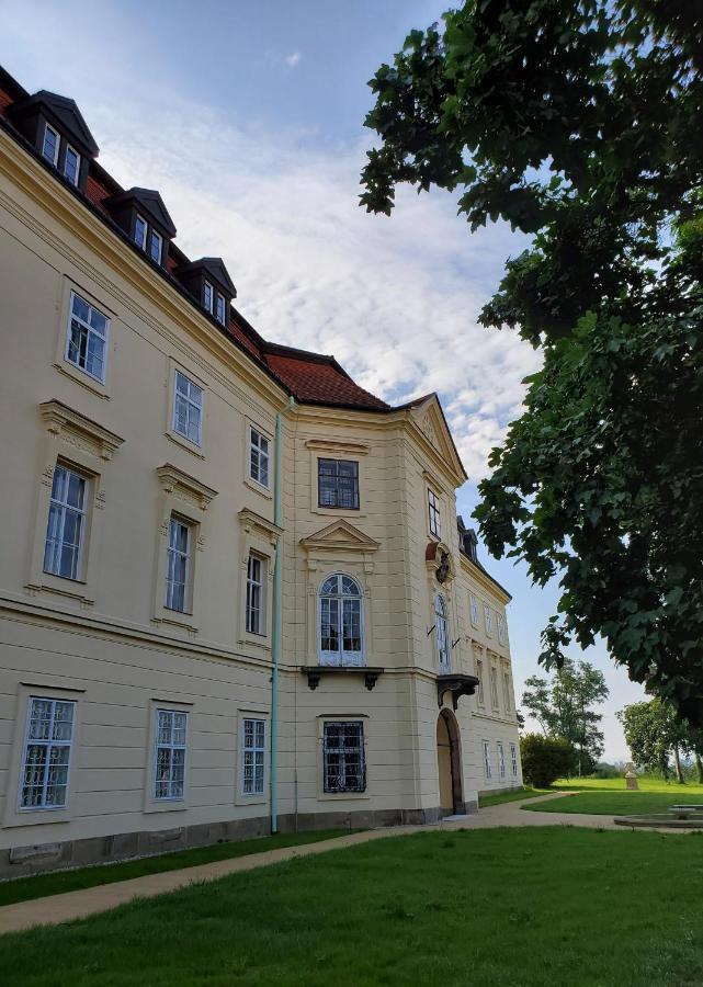 Zámek Napajedla Hotel Kültér fotó