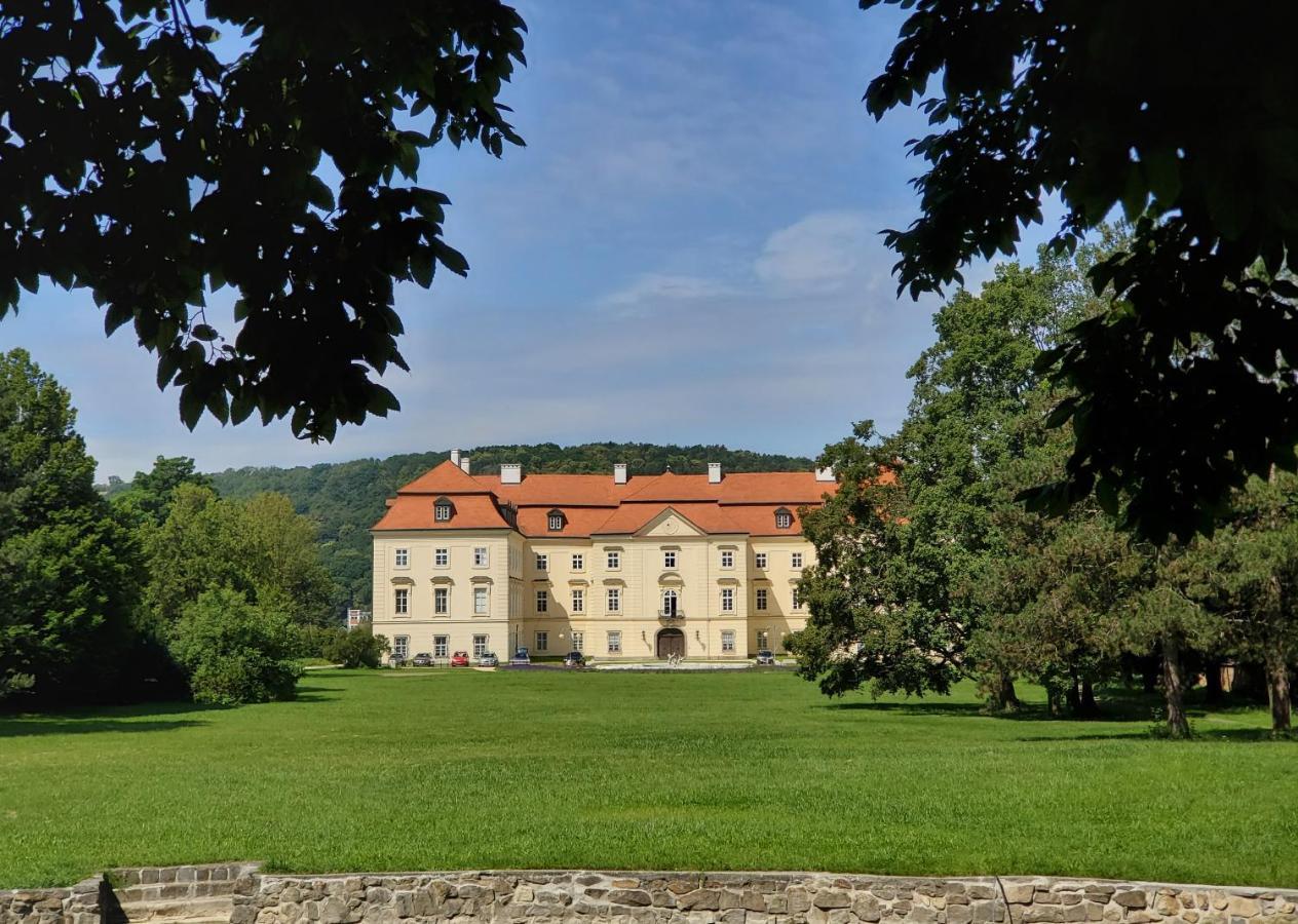 Zámek Napajedla Hotel Kültér fotó