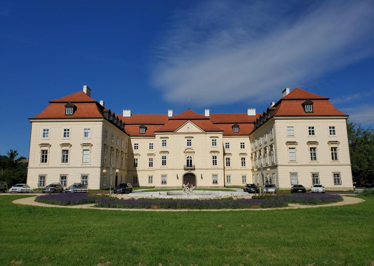 Zámek Napajedla Hotel Kültér fotó