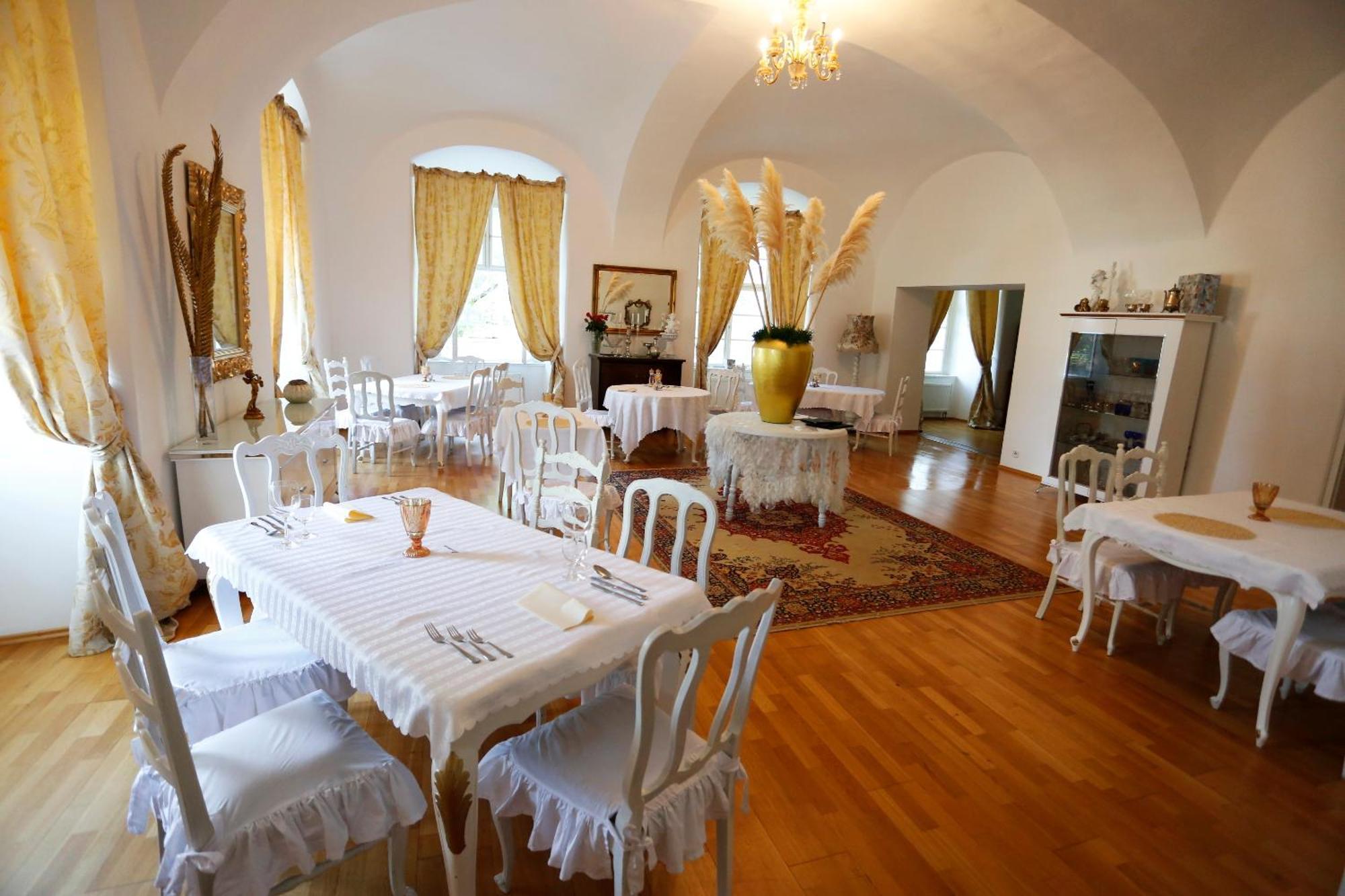 Zámek Napajedla Hotel Kültér fotó