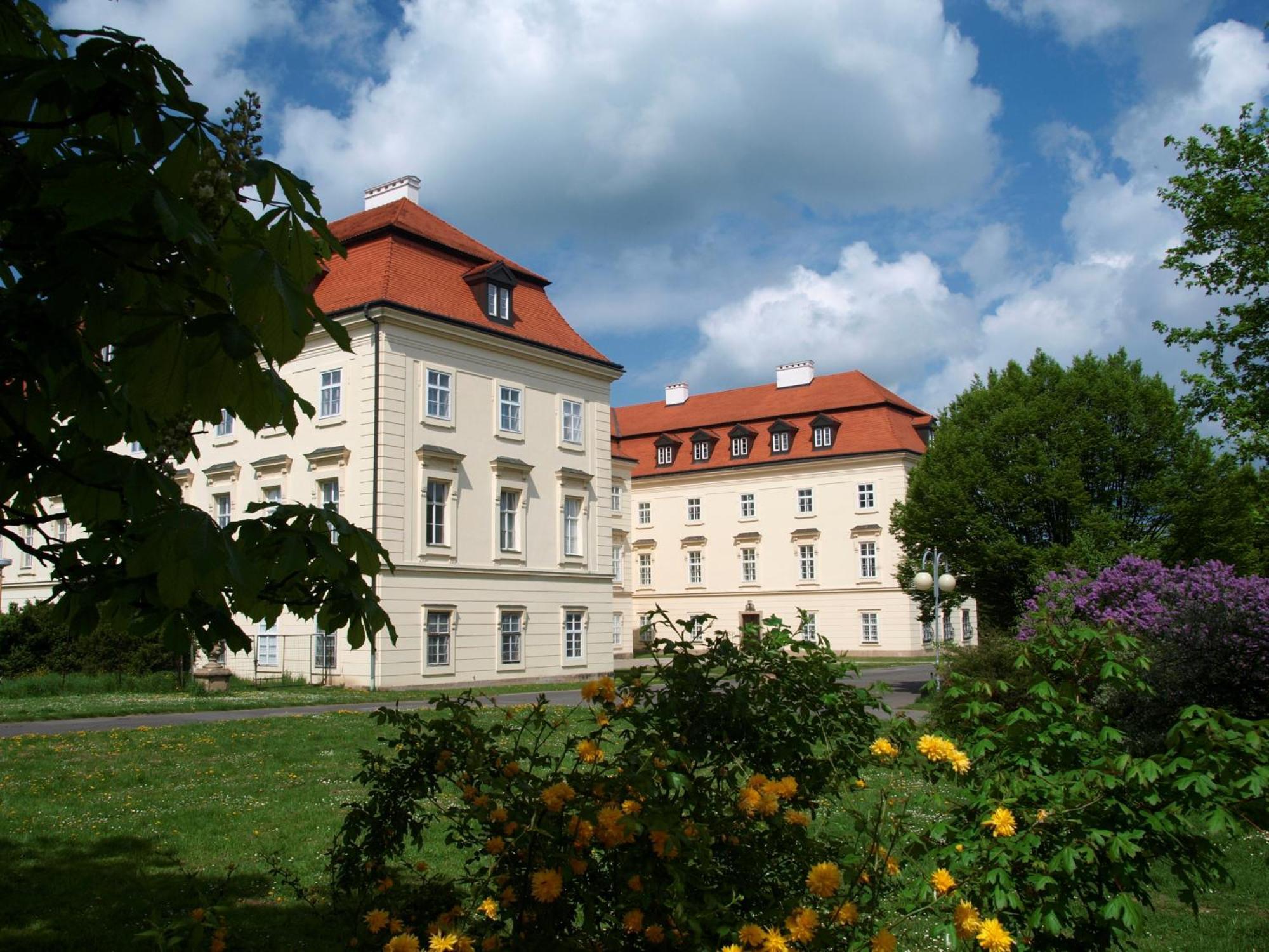 Zámek Napajedla Hotel Kültér fotó
